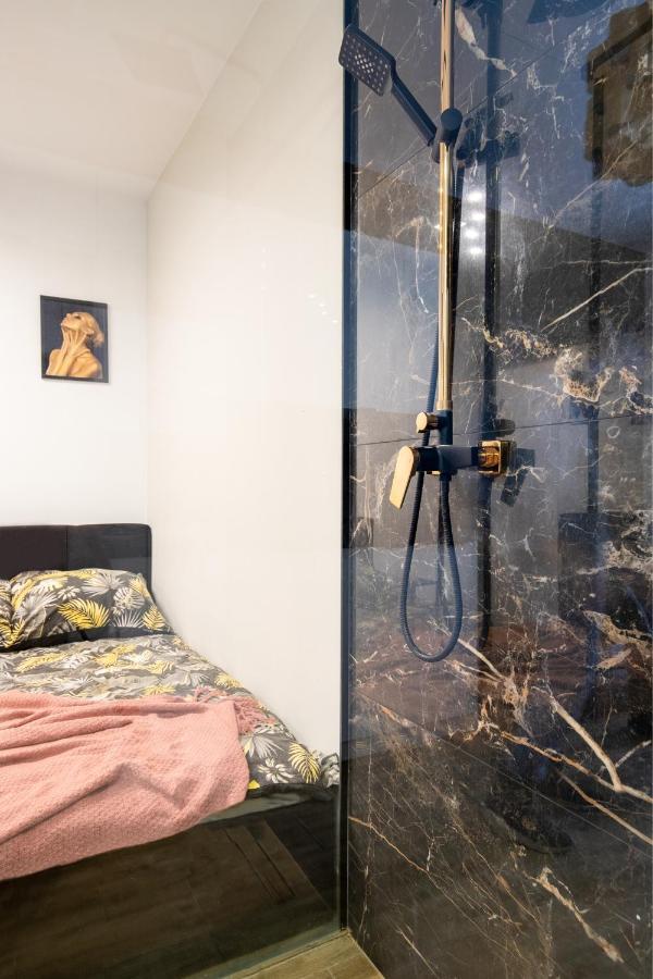 Wyjatkowy Apartament Z Prysznicem Posrodku Na Wyjatkowe Wieczory - Dostep Na Kod, Parking Лодзь Экстерьер фото