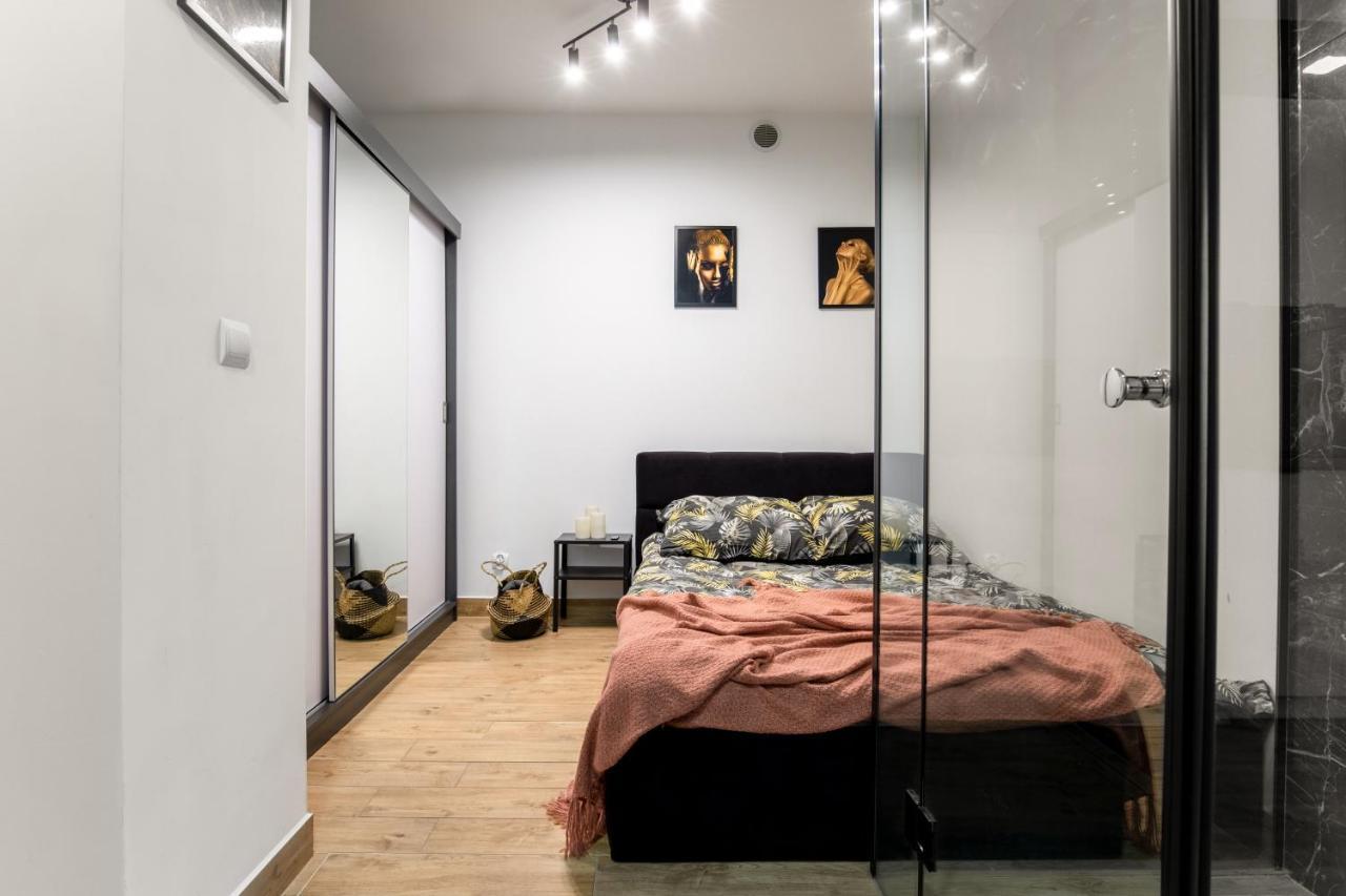 Wyjatkowy Apartament Z Prysznicem Posrodku Na Wyjatkowe Wieczory - Dostep Na Kod, Parking Лодзь Экстерьер фото