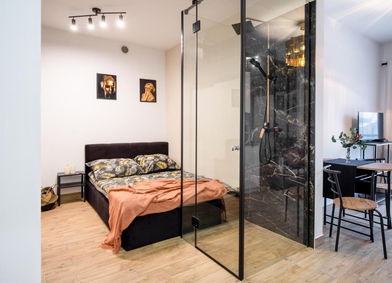 Wyjatkowy Apartament Z Prysznicem Posrodku Na Wyjatkowe Wieczory - Dostep Na Kod, Parking Лодзь Экстерьер фото